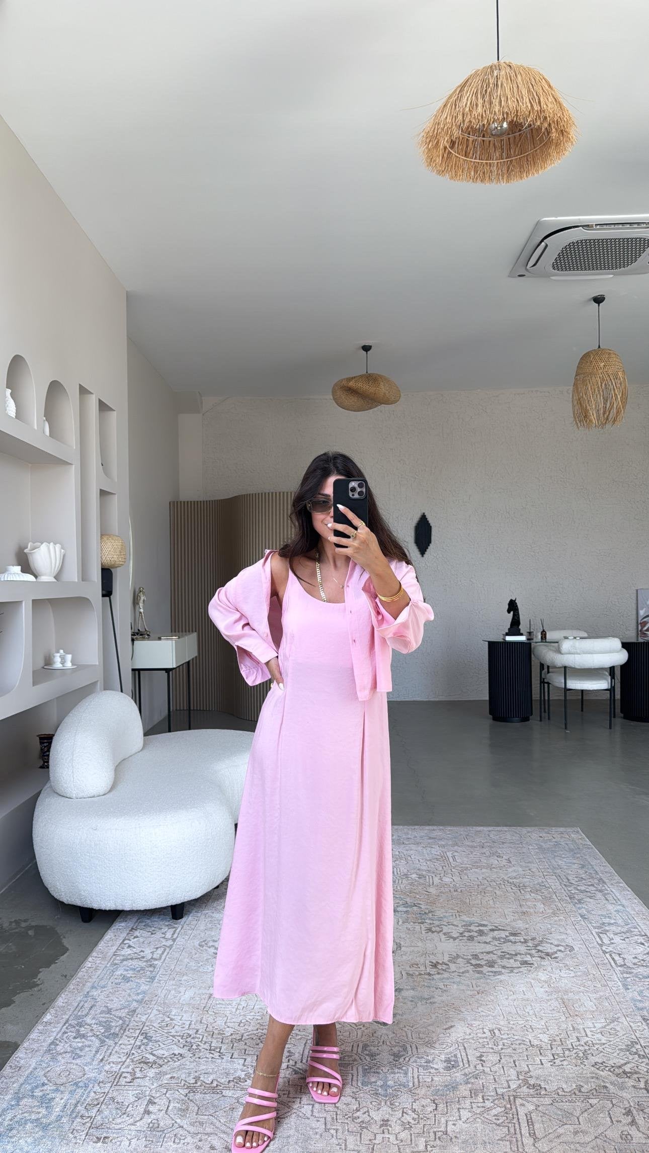 Ensemble minimaliste – robe & surchemise