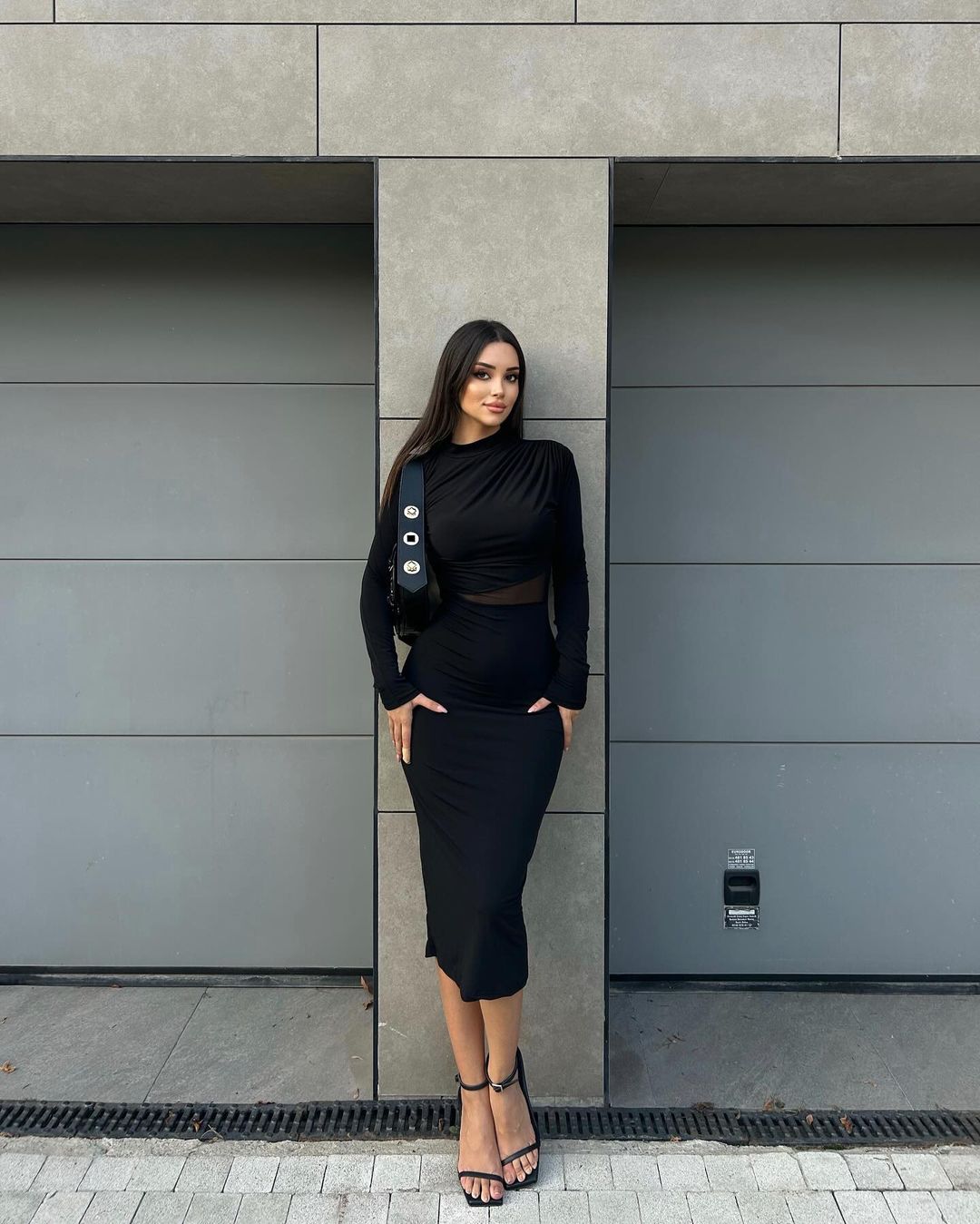 Robe moulante détail tulle